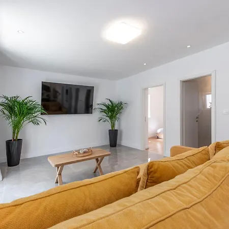Nea Apartament
