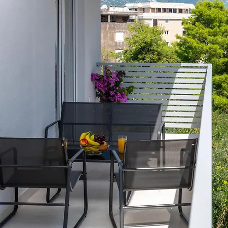 Nea Διαμέρισμα *