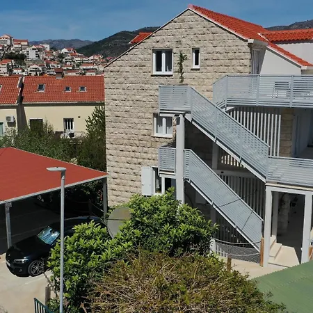Apartament Nea *